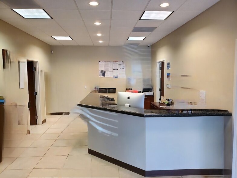 8141 Mainline, Fort Myers, FL for lease - Building Photo - Image 1 of 5