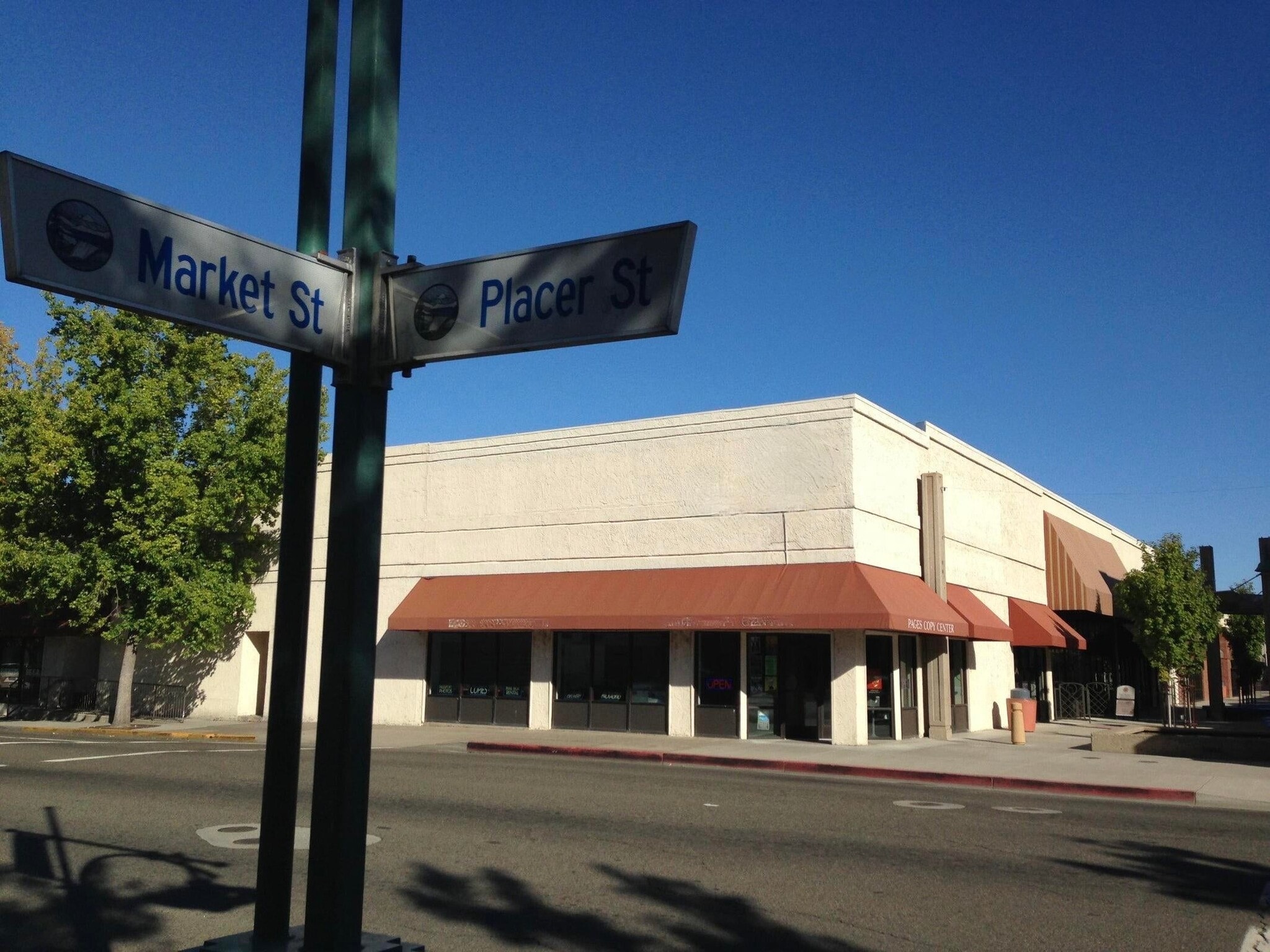 1670 Market St, Redding, CA for lease Primary Photo- Image 1 of 5