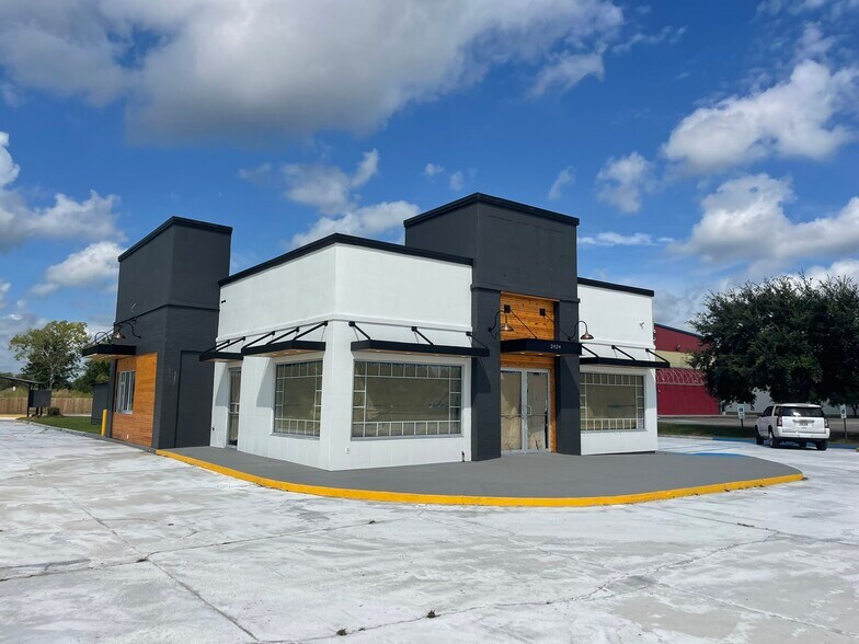 2424 Ambassador Caffery Pky, Lafayette, LA for lease - Building Photo - Image 2 of 39