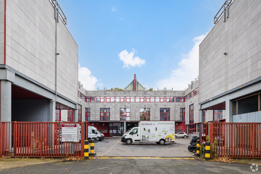 Bureau dans Saint-Denis à louer - Photo du bâtiment - Image 2 de 5