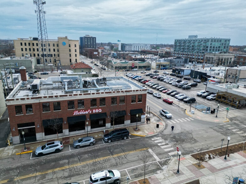 202 E 3rd St, Royal Oak, MI à louer - Photo du bâtiment - Image 2 de 10