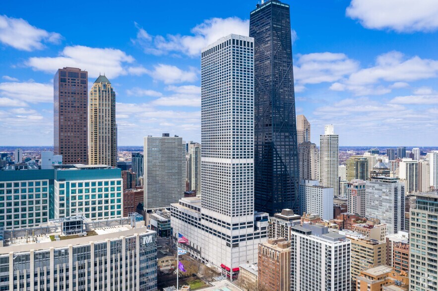 845 N Michigan Ave, Chicago, IL à louer - Photo du bâtiment - Image 1 de 5