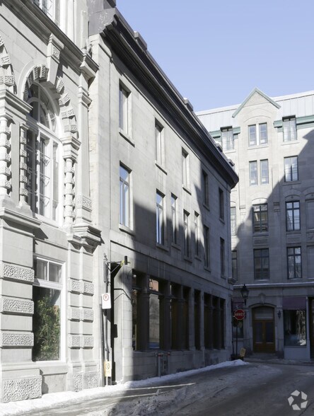 430-434 Rue Saint-François-Xavier, Montréal, QC à louer - Photo du bâtiment - Image 2 de 2