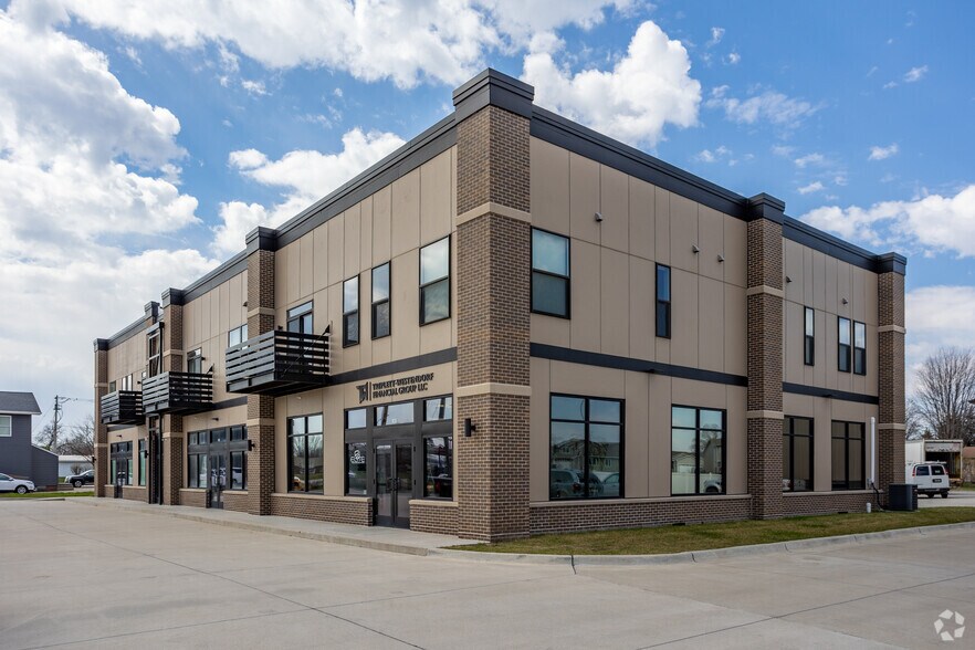 7040 NE 14th St, Ankeny, IA à vendre - Photo du bâtiment - Image 2 de 4