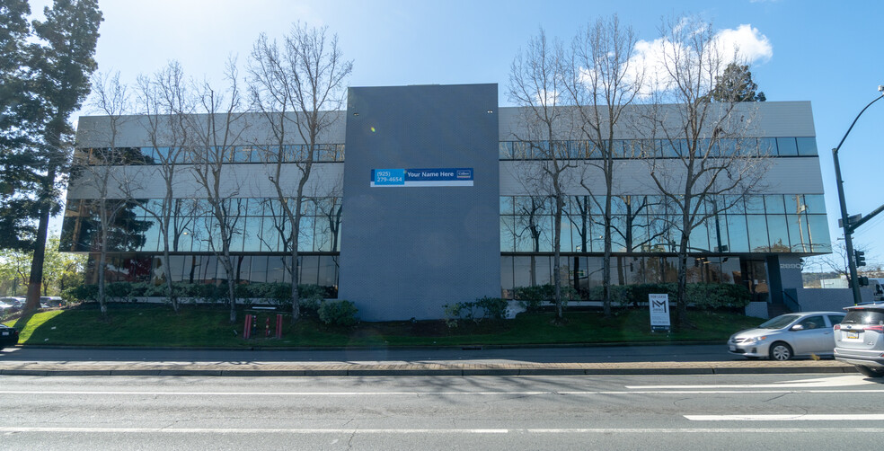 2890 N Main St, Walnut Creek, CA for lease - Building Photo - Image 3 of 5