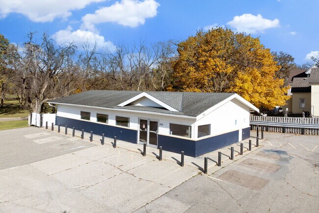 More details for 303 NE Mineral Spring Rd, Owatonna, MN - Retail for Sale