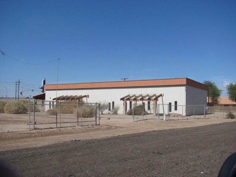 2350 Weakley St, El Centro, CA à louer - Photo du bâtiment - Image 1 de 3