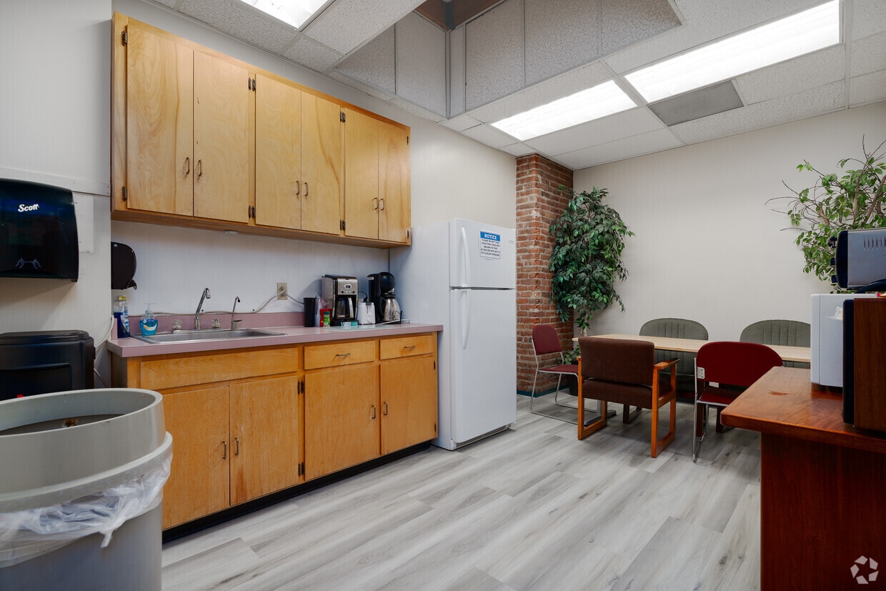 1712 19th St, Bakersfield, CA à louer Photo intérieure- Image 1 de 4