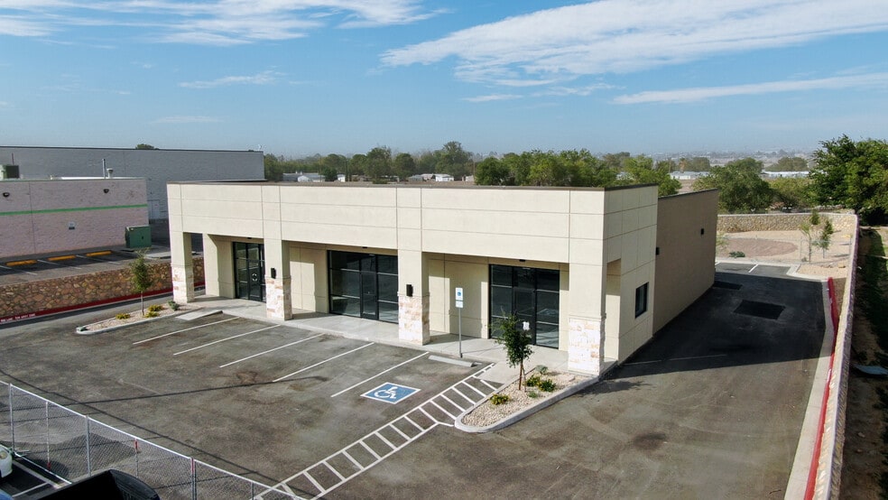 8131 N Loop Dr, El Paso, TX à louer - Photo du bâtiment - Image 2 de 5