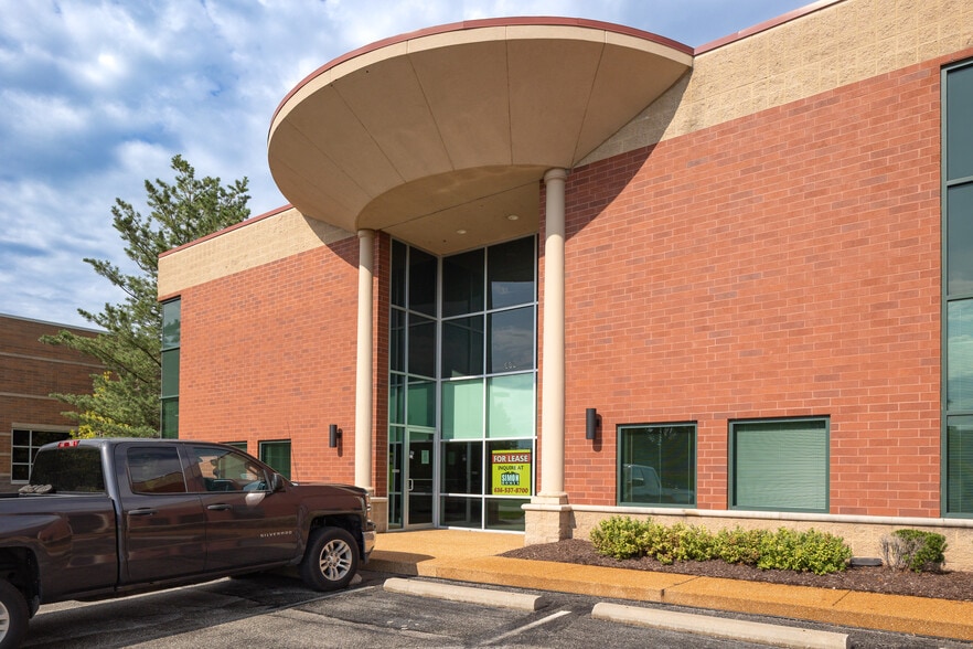632-636 Trade Center Blvd, Chesterfield, MO for sale - Building Photo - Image 2 of 10