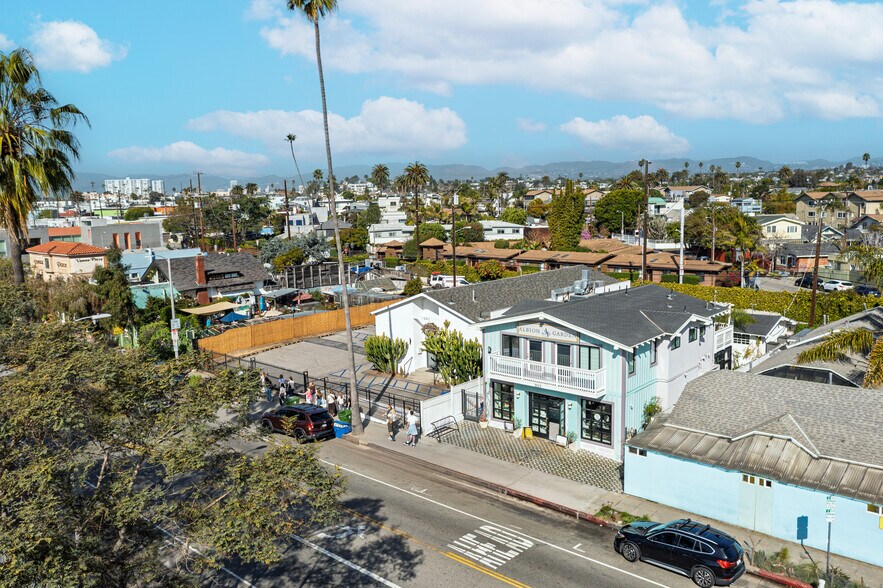 1043 Abbot Kinney Blvd, Venice, CA à vendre - Photo du bâtiment - Image 2 de 5