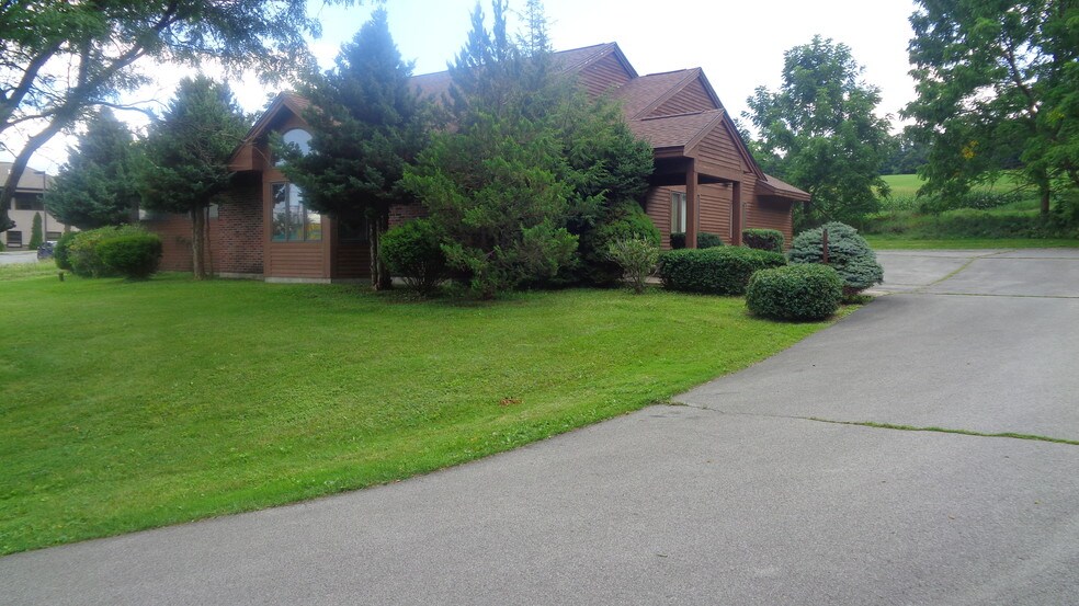 1372 State Route 5, Chittenango, NY à louer - Photo du bâtiment - Image 3 de 4