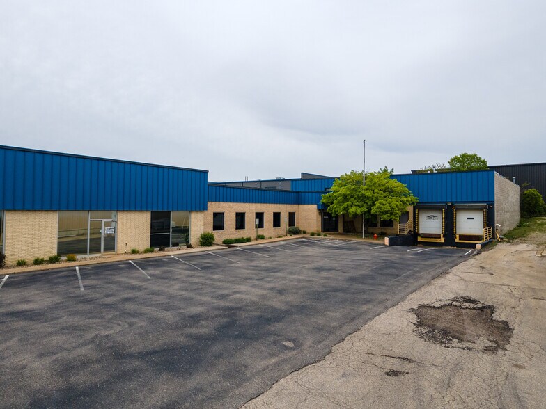 1304 Valleyhigh Dr NW, Rochester, MN à vendre - Photo du bâtiment - Image 2 de 70