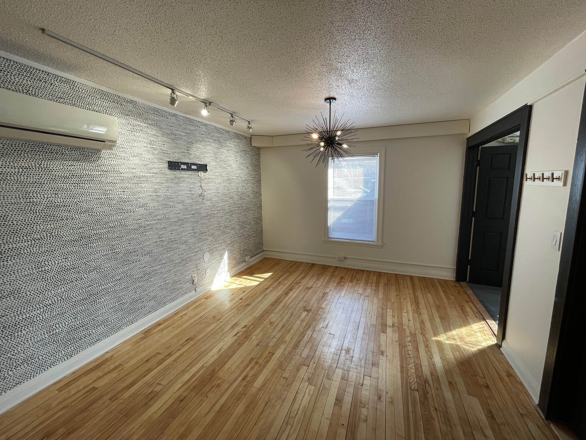 961 Grand Ave, Saint Paul, MN for lease Interior Photo- Image 1 of 9