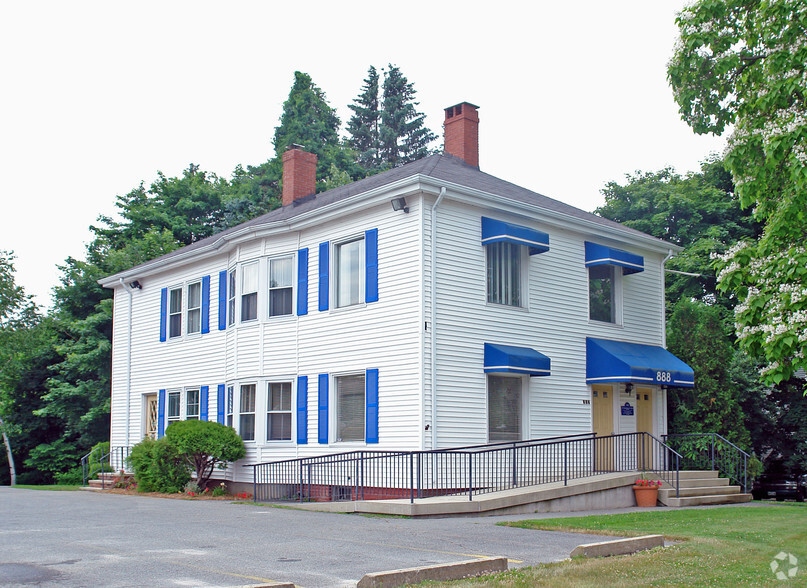 888 Brighton Ave, Portland, ME à vendre - Photo principale - Image 1 de 1