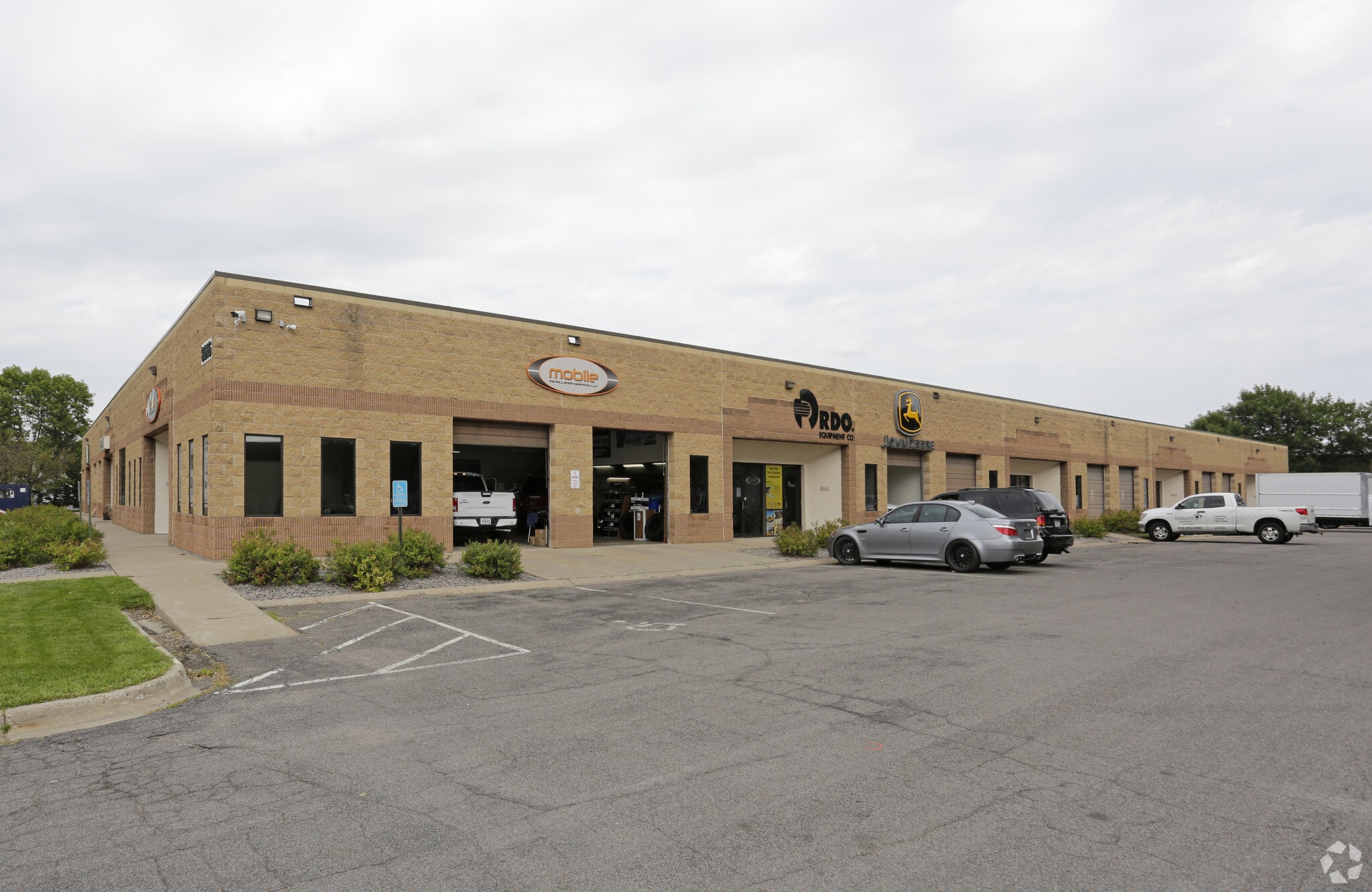 8616 Xylon Ave N, Brooklyn Park, MN for lease Primary Photo- Image 1 of 4