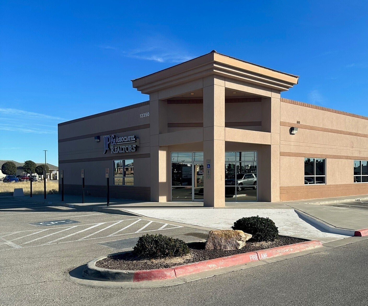 12350 Montwood Dr, El Paso, TX à louer Photo du bâtiment- Image 1 de 4