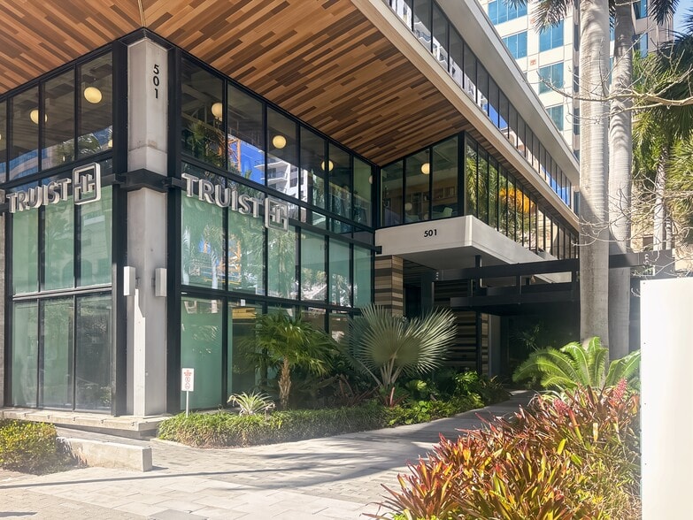 501 E Las Olas Blvd, Fort Lauderdale, FL for lease - Building Photo - Image 3 of 16