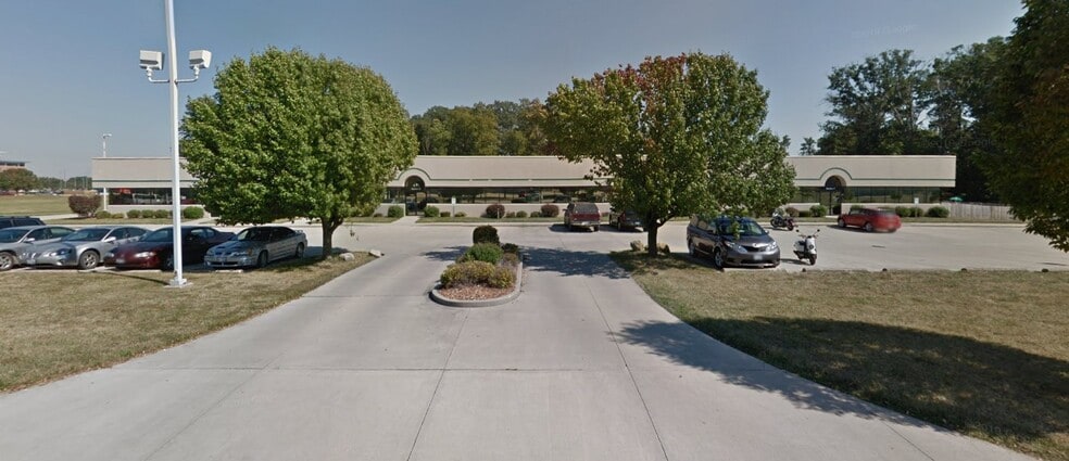 1207 Network Centre Dr, Effingham, IL for lease - Building Photo - Image 2 of 3
