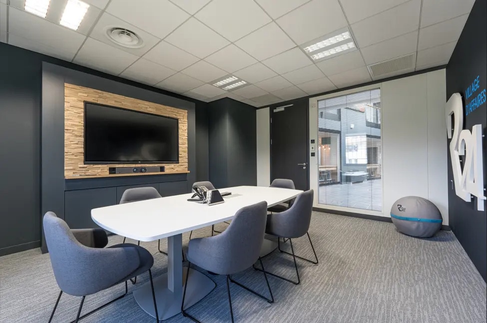 Coworking Space in Charbonnières-les-Bains for lease Building Photo- Image 1 of 15