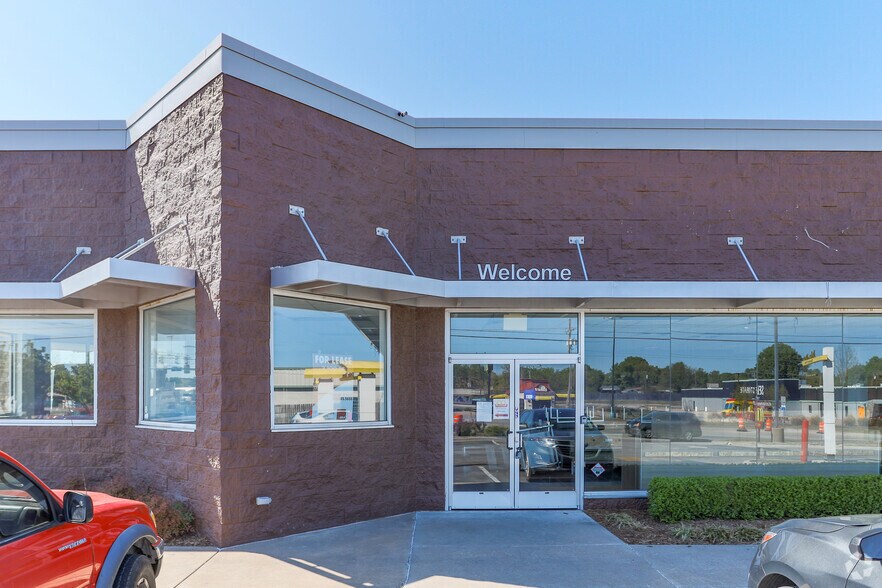 830 N Elm Pl, Broken Arrow, OK à louer - Photo du bâtiment - Image 3 de 6
