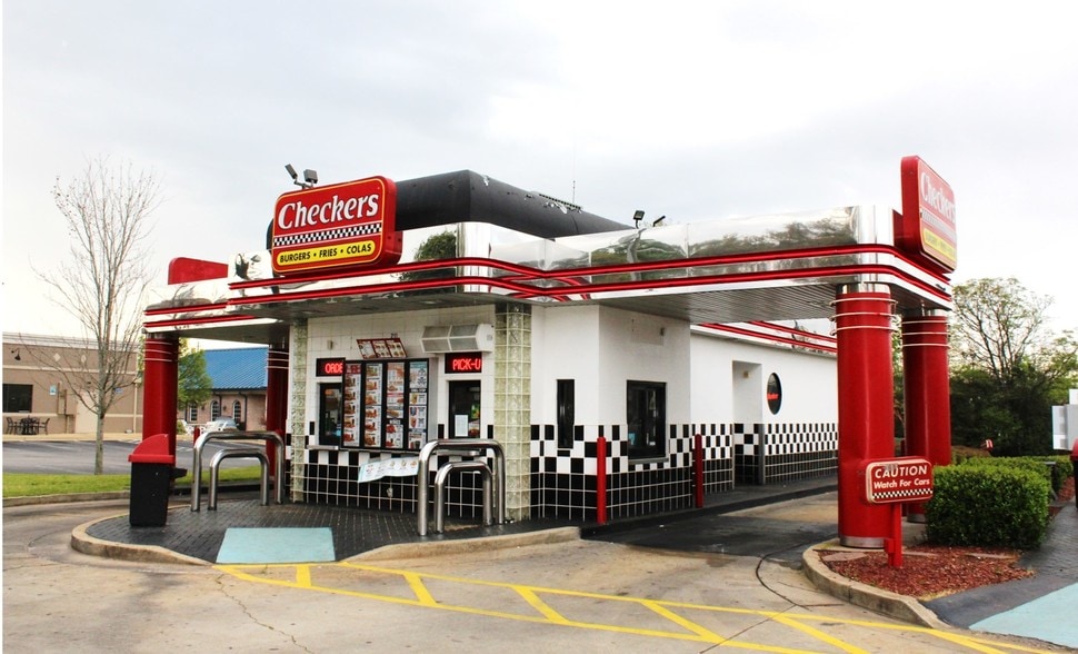 211 Vernon St, Lagrange, GA for sale - Building Photo - Image 2 of 13