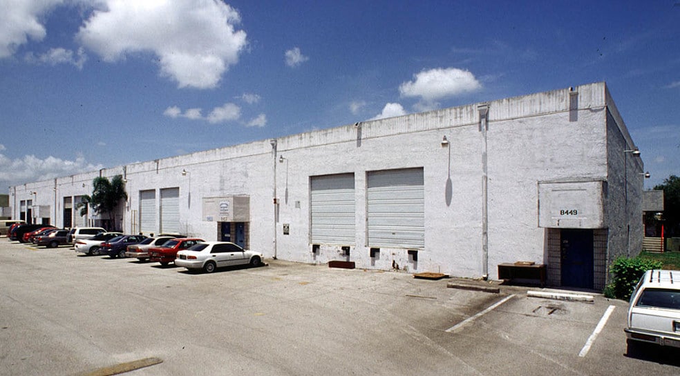 8451 NW 66th St, Miami, FL for lease - Building Photo - Image 2 of 27