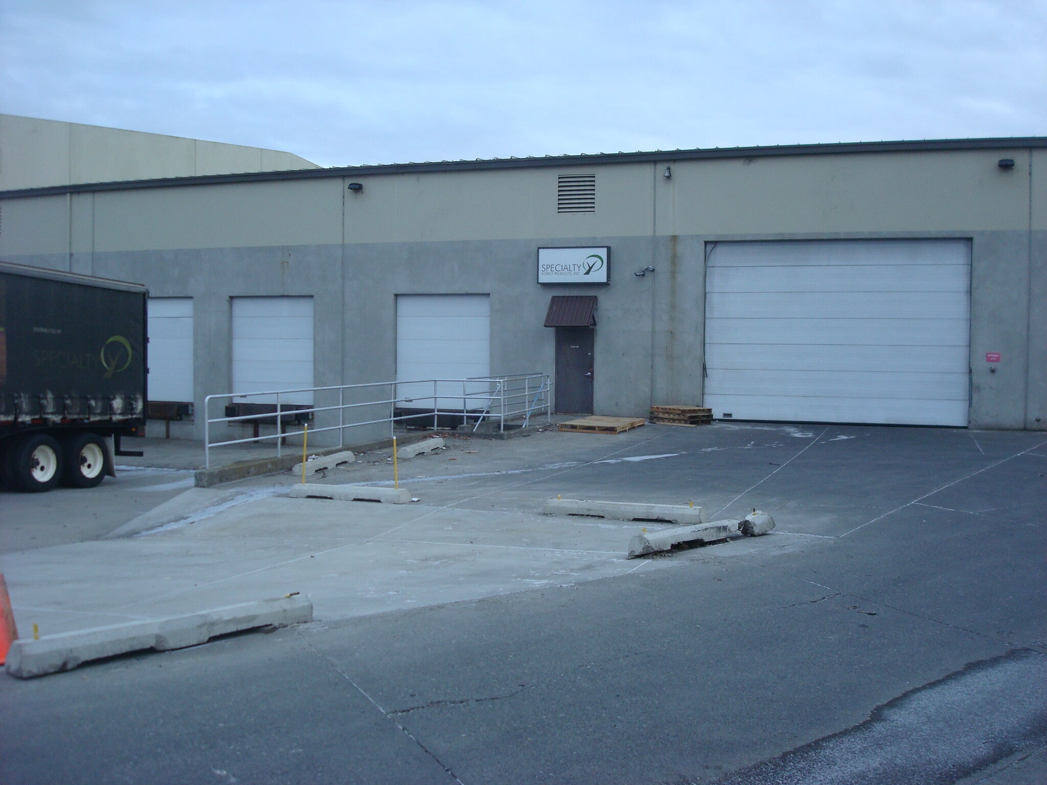 3014 N Flora Rd, Spokane Valley, WA for lease Primary Photo- Image 1 of 5
