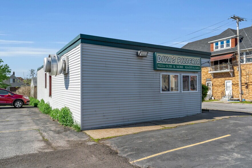 2123 Clinton St, Buffalo, NY à vendre - Photo du bâtiment - Image 3 de 20
