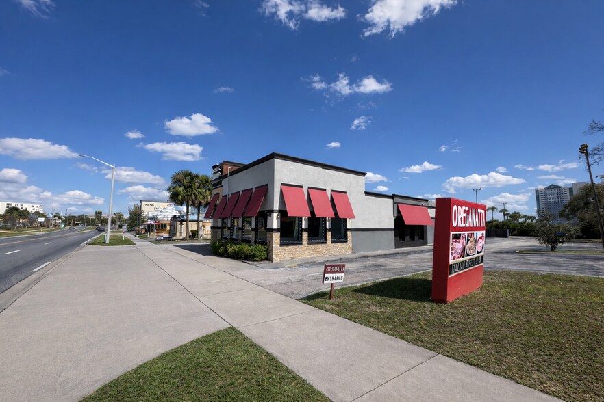 6320 International Dr, Orlando, FL à louer - Photo du bâtiment - Image 2 de 9