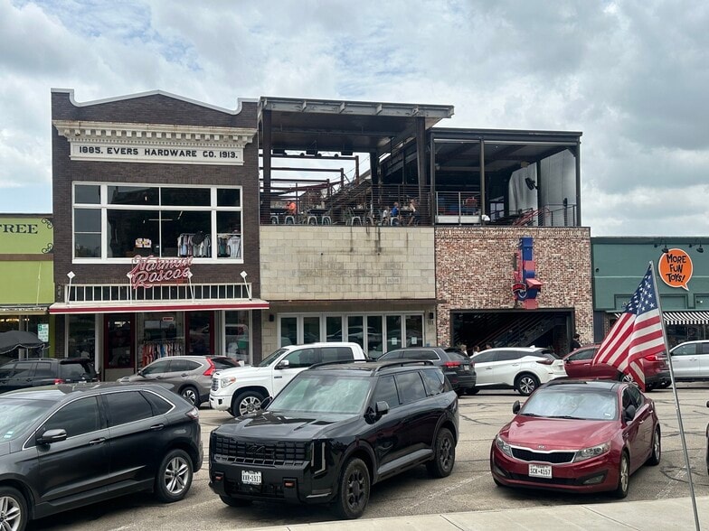 109 W Hickory St, Denton, TX for sale - Building Photo - Image 3 of 6