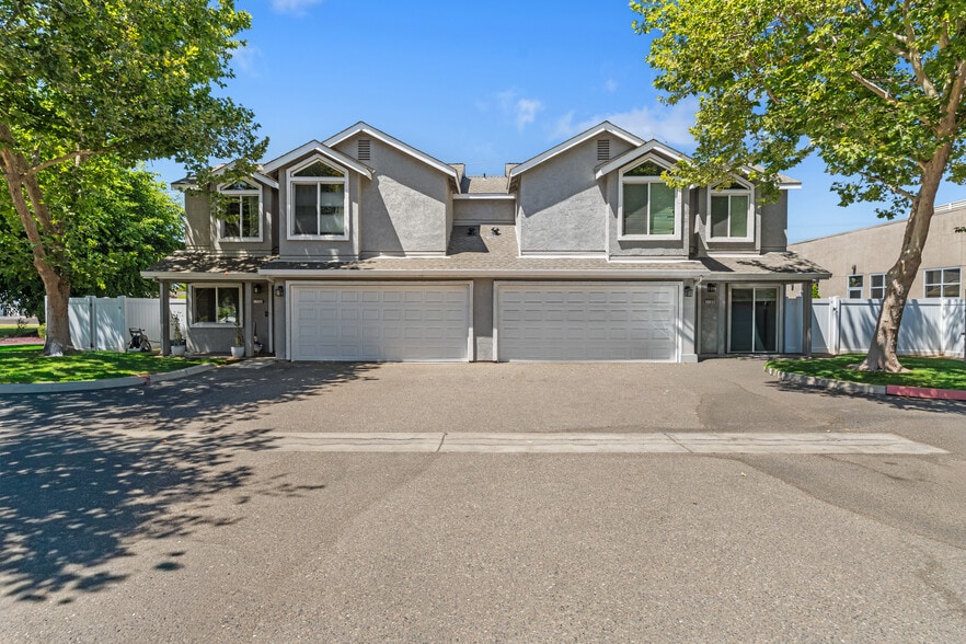 1080 E Monte Vista Ave, Turlock, CA à vendre - Photo principale - Image 1 de 15