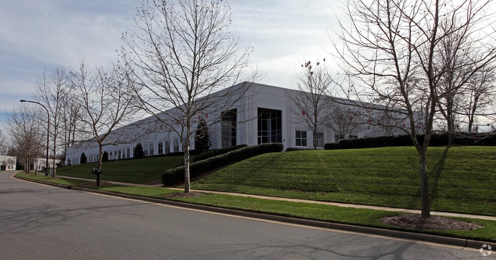 9730 Northcross Center Ct, Huntersville, NC for sale - Building Photo - Image 1 of 11