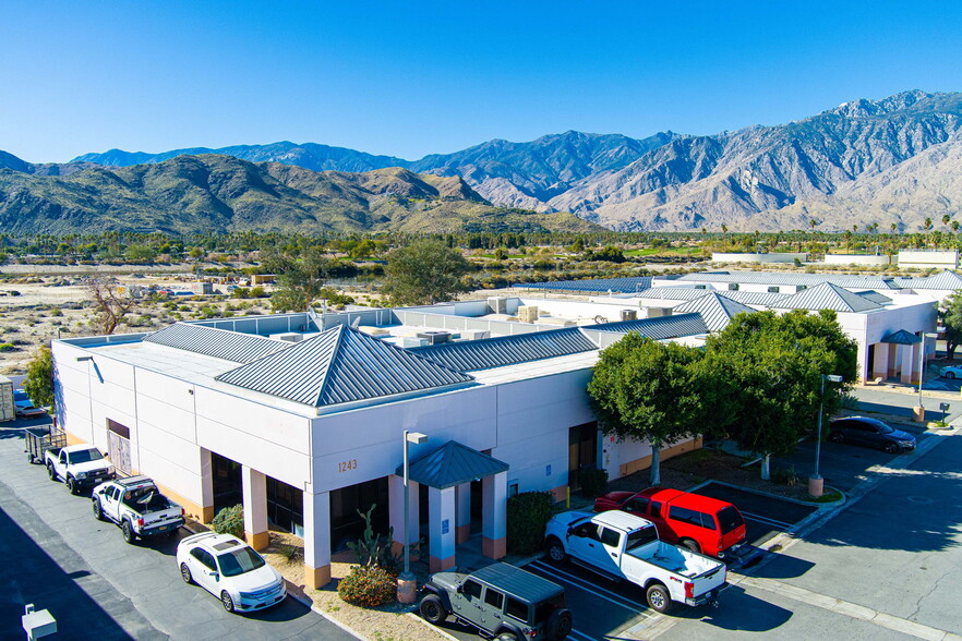 1243 S Gene Autry Trl, Palm Springs, CA à vendre - Photo du bâtiment - Image 1 de 1