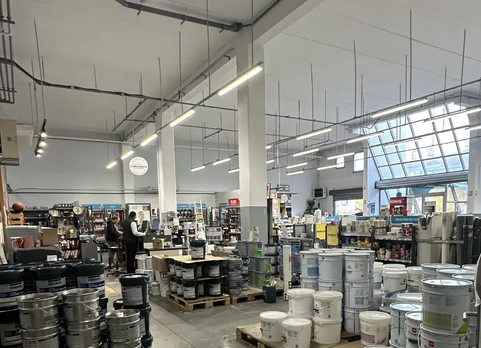 Flex in Aubagne for lease Building Photo- Image 1 of 12