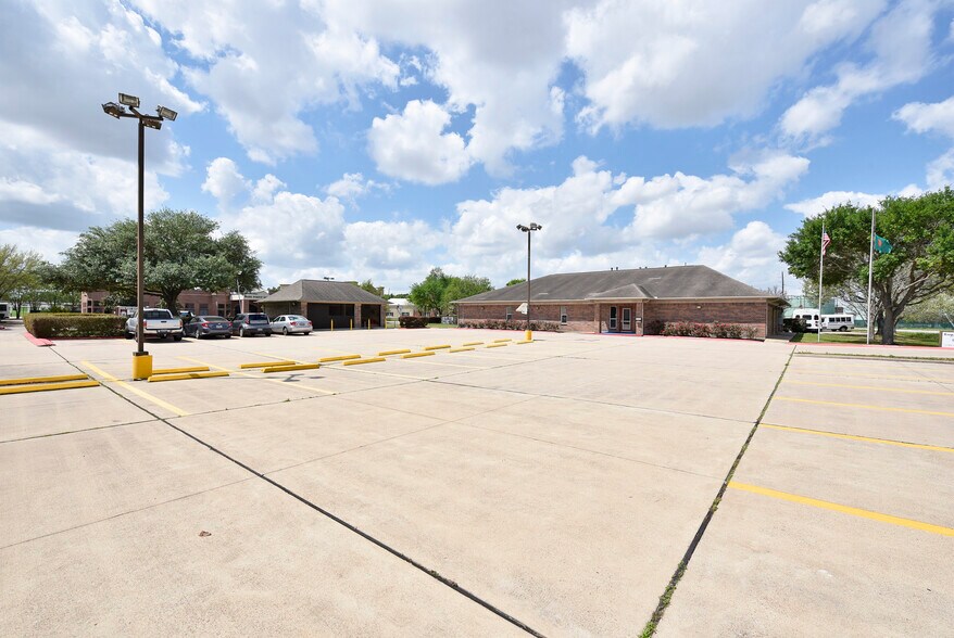 11110 S Highway 6, Sugar Land, TX à vendre - Photo du bâtiment - Image 1 de 16