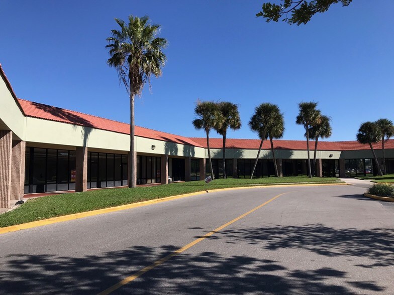 6463-6585 102nd Ave, Pinellas Park, FL à louer - Photo du bâtiment - Image 3 de 14
