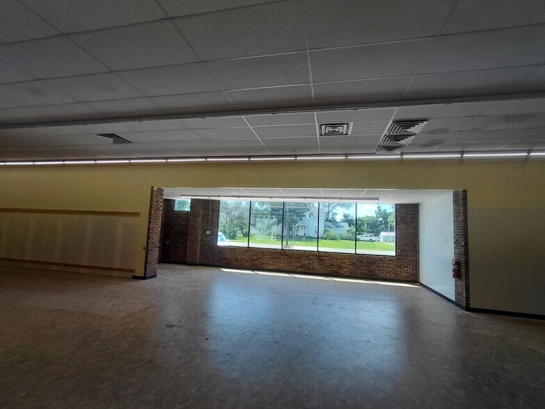 109 E Clark St, La Plata, MO à louer - Photo du bâtiment - Image 2 de 4