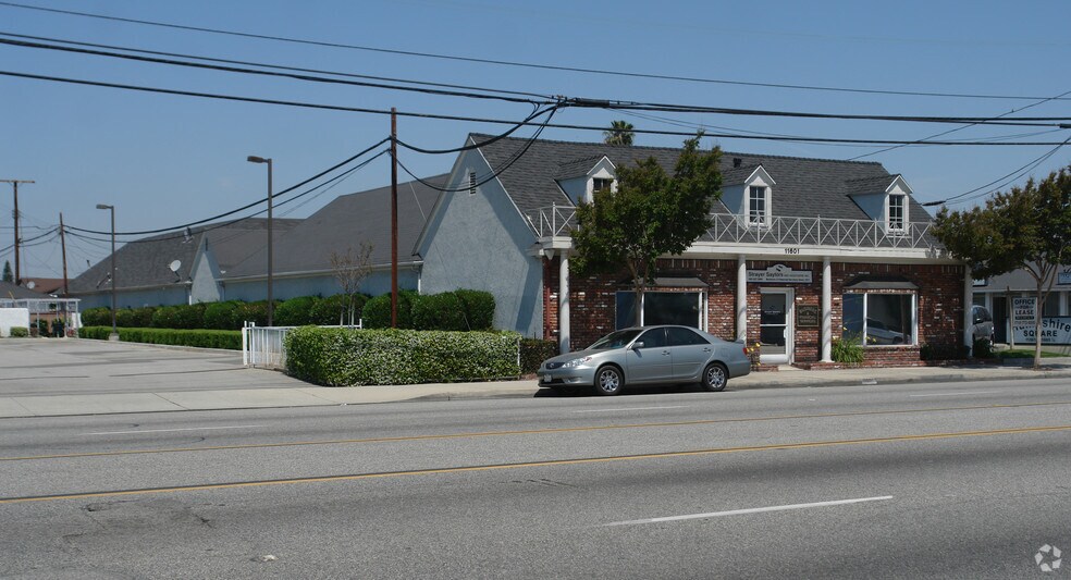 11561-11605 Paramount Blvd, Downey, CA à louer - Photo du bâtiment - Image 3 de 12