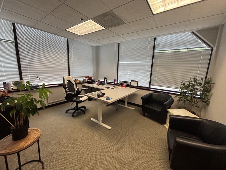 400 Grove Rd, Thorofare, NJ for lease - Building Photo - Image 2 of 10