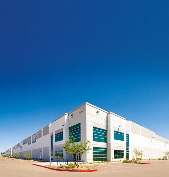 1000 E Hammond Ln, Phoenix, AZ à louer - Photo du bâtiment - Image 3 de 3