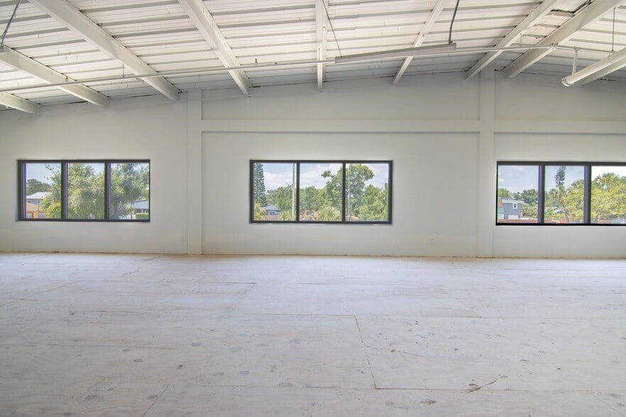 2400 5th Ave S, Saint Petersburg, FL for lease - Building Photo - Image 2 of 22