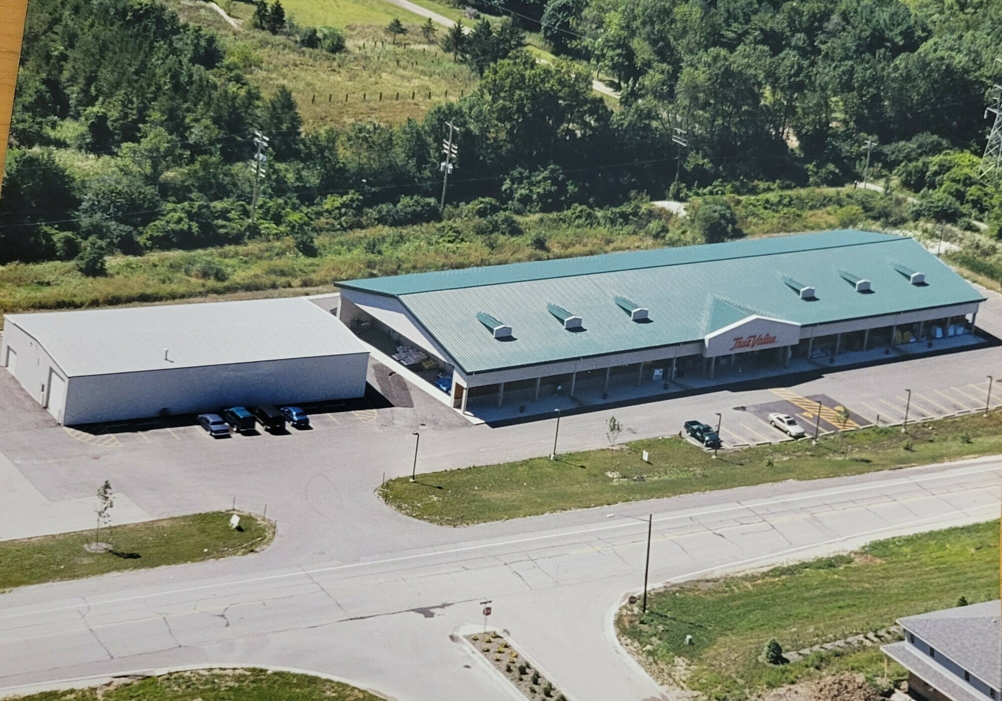 Retail business, real estate and parcel portfolio of 5 properties for sale on LoopNet.ca Primary Photo- Image 1 of 11