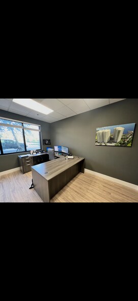 600 Capital St, Jupiter, FL à louer - Photo du bâtiment - Image 3 de 8