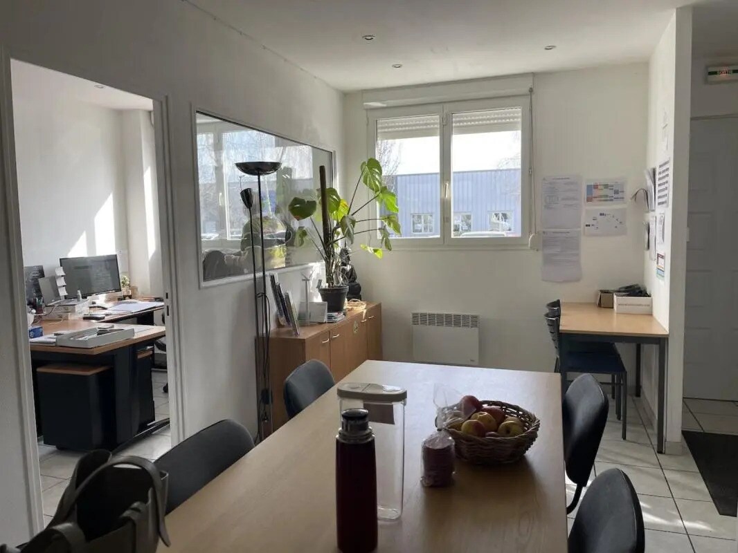 Office in Évreux for lease Building Photo- Image 1 of 4