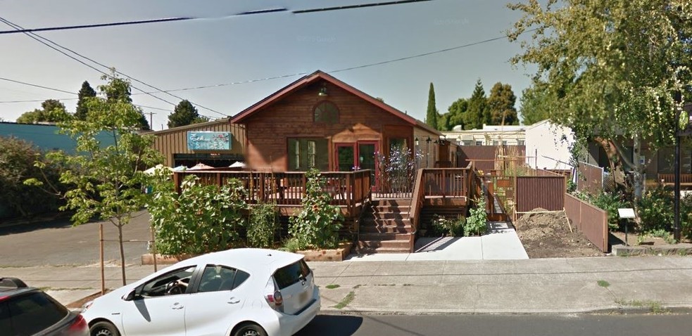 2105-2111 SE Division St portefeuille de 2 propriétés à vendre sur LoopNet.ca - Photo principale - Image 3 de 9