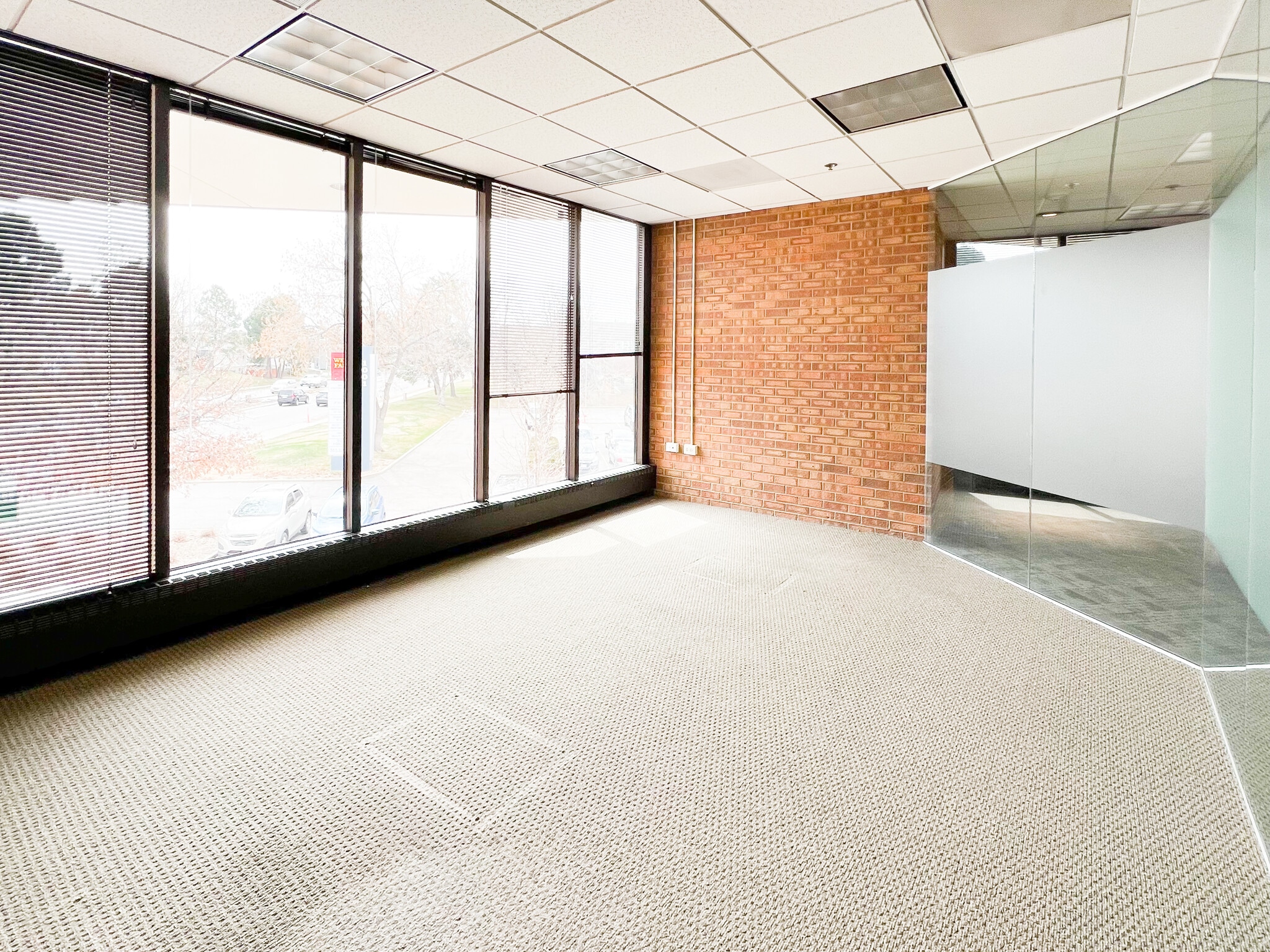 1001 S Monaco Pky, Denver, CO for lease Interior Photo- Image 1 of 9