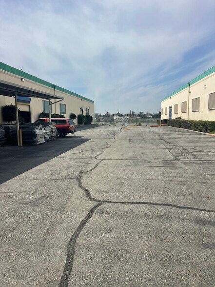 5623 N Peck Rd, Arcadia, CA à louer - Photo du bâtiment - Image 2 de 8