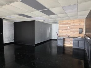 4505 Park Blvd N, Pinellas Park, FL à louer Photo intérieure- Image 1 de 10