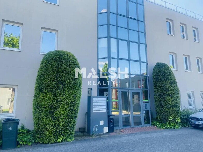 Office in Lyon for lease - Building Photo - Image 1 of 9